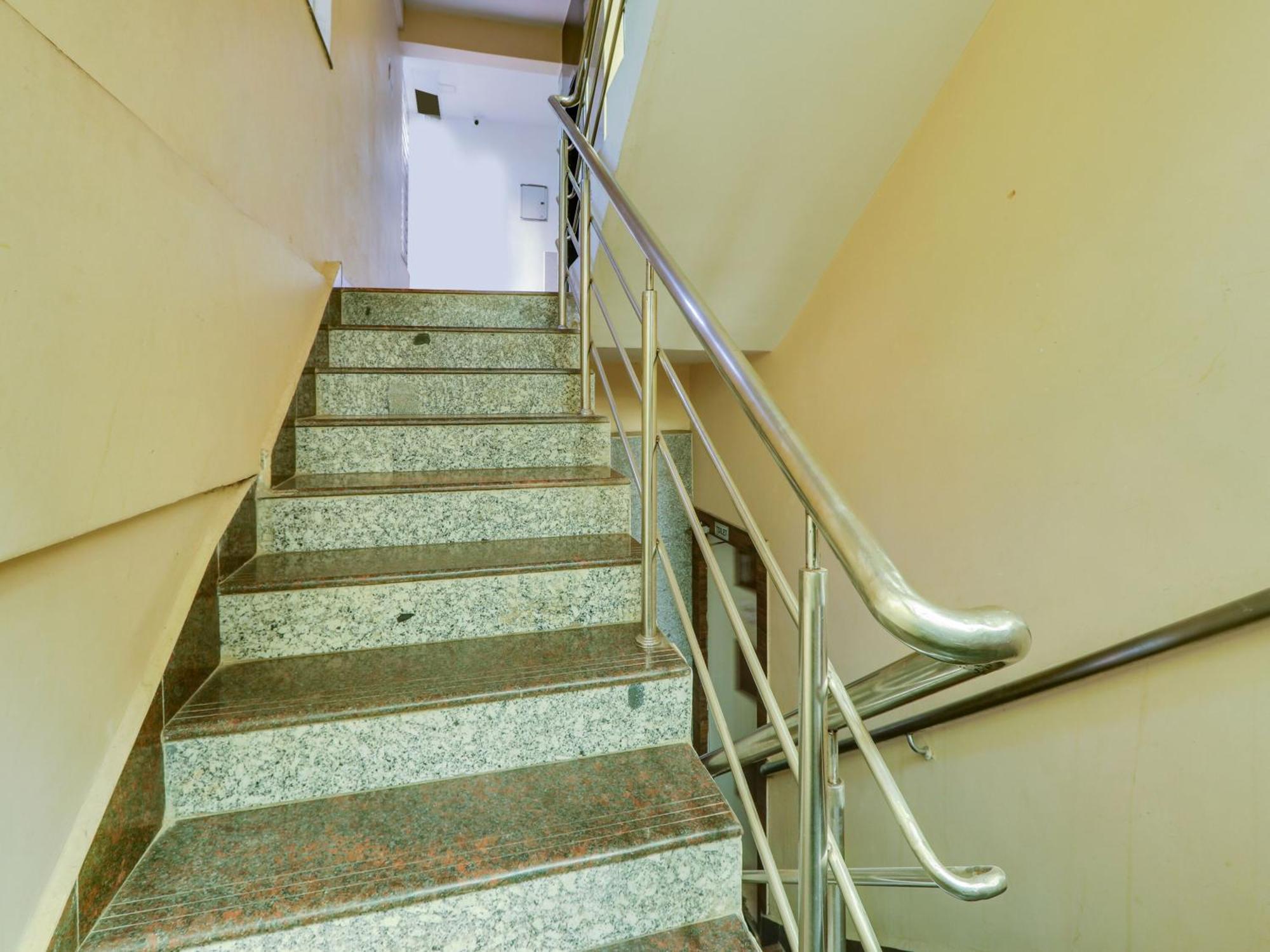 Super Townhouse Qualia Prime Hotel Near Nexus Mall Hyderabad Esterno foto