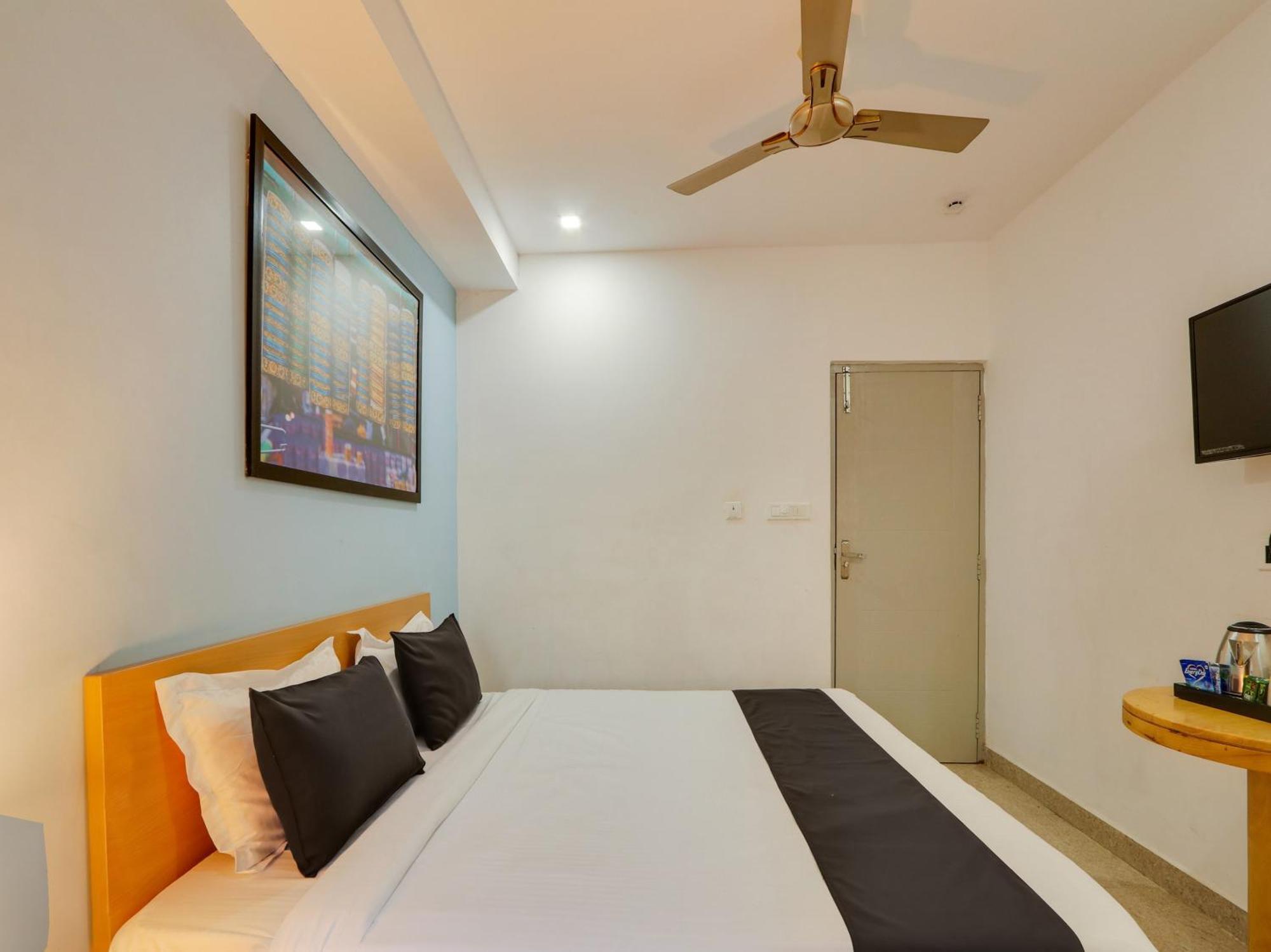 Super Townhouse Qualia Prime Hotel Near Nexus Mall Hyderabad Esterno foto